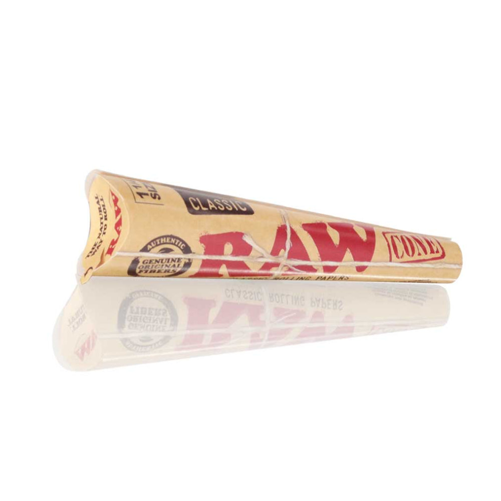 RAW Classic 1 1/4 Pre-Rolled Cones product image | Puff N' Fly